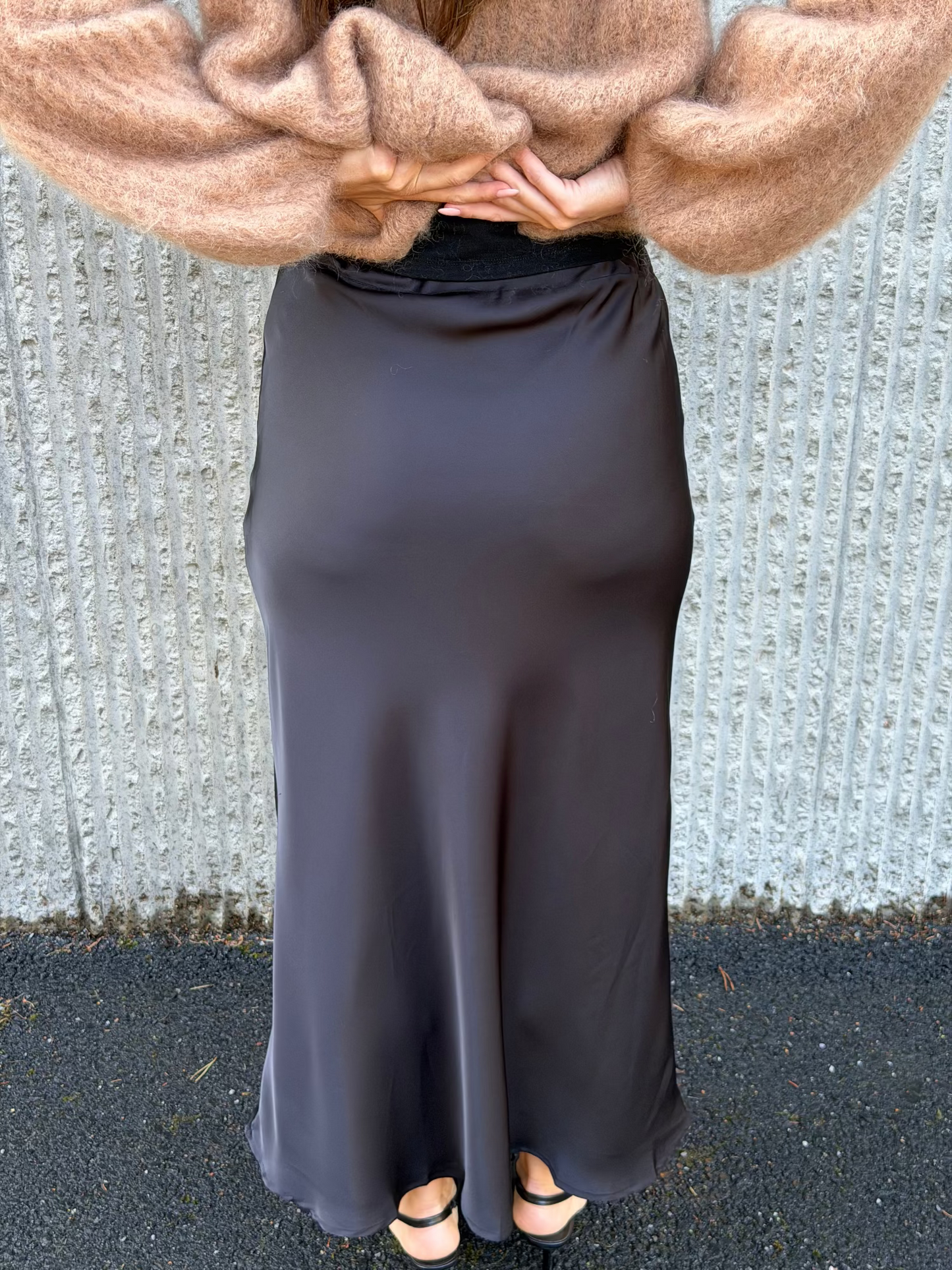 Satin Flow Skirt- Black
