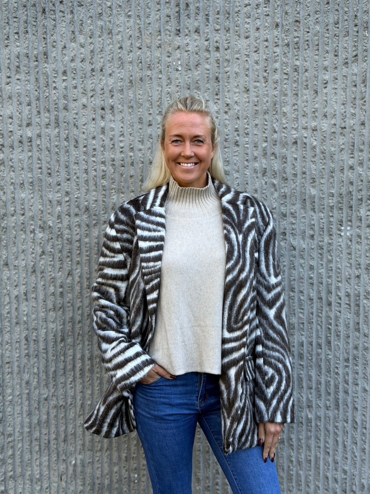 Zebra Blazer – faux fur