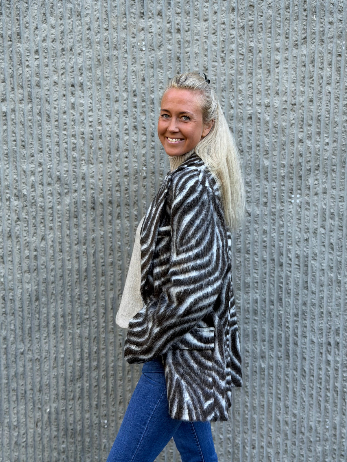 Zebra Blazer – faux fur