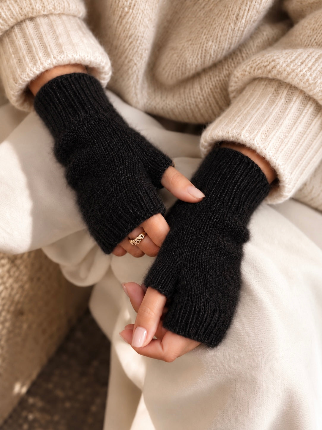 Baby Alpaca handledsvärmare Black
