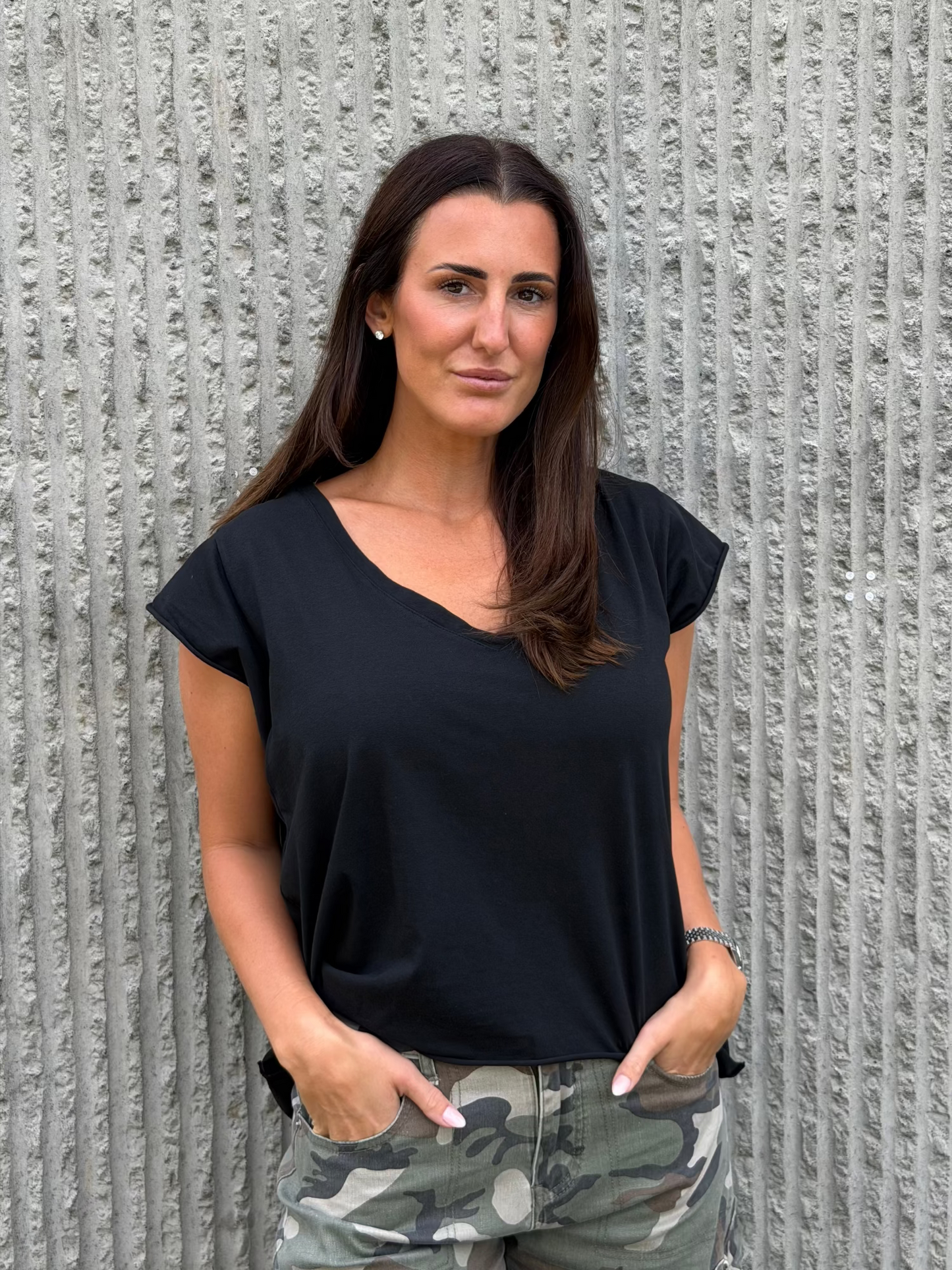 V-Neck Tee – Black