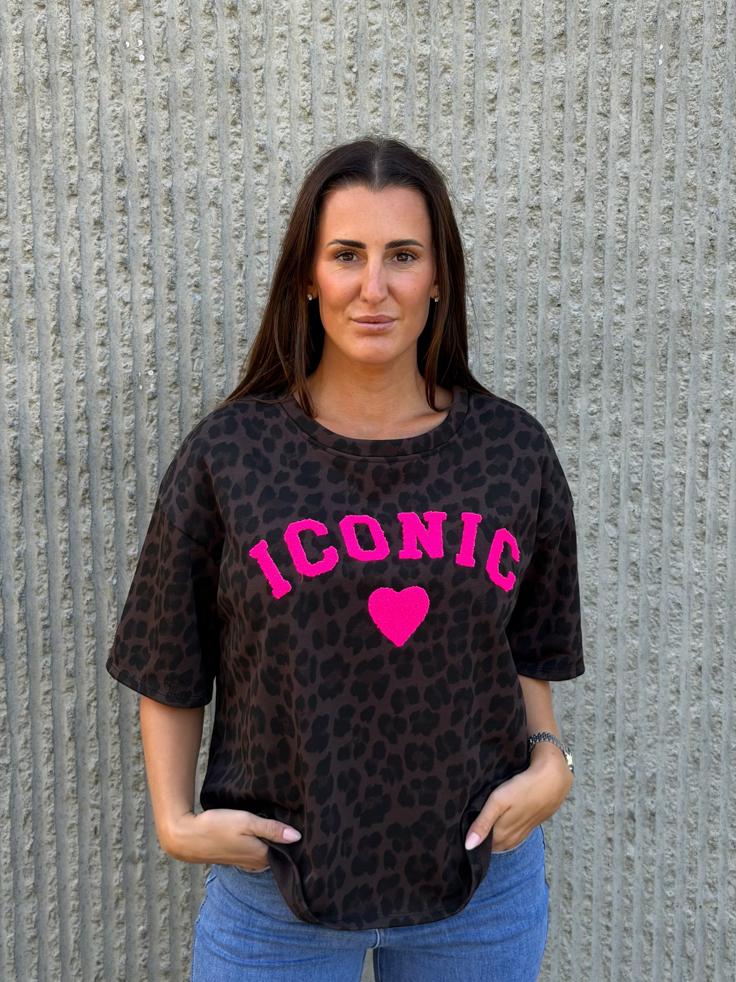 Iconic Leo Tee- Hot Pink