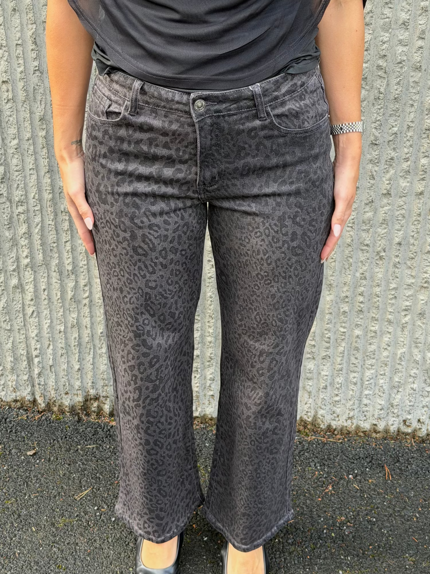 Leopard Wide Leg Jeans – Dark Grey