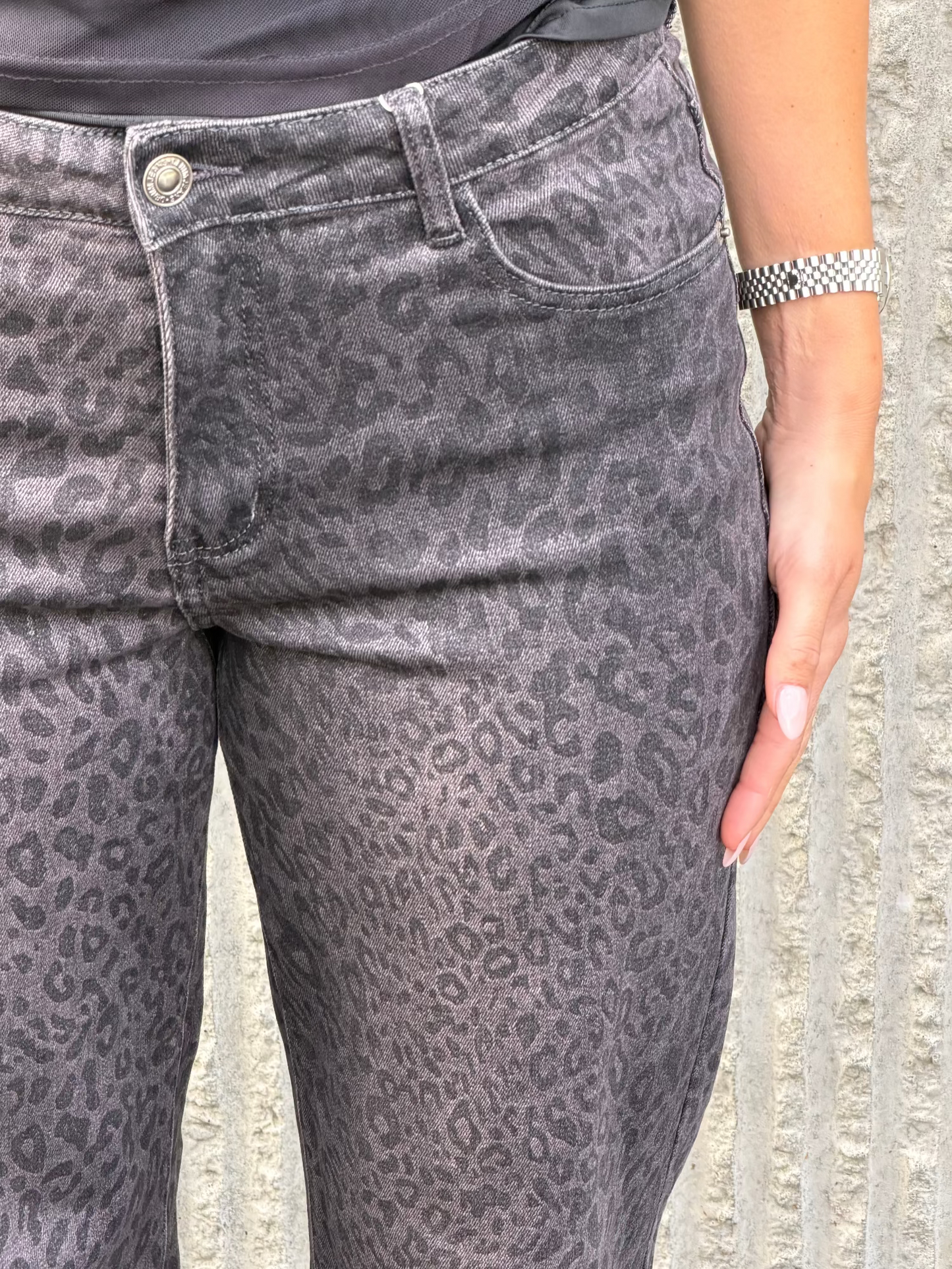 Leopard Wide Leg Jeans – Dark Grey