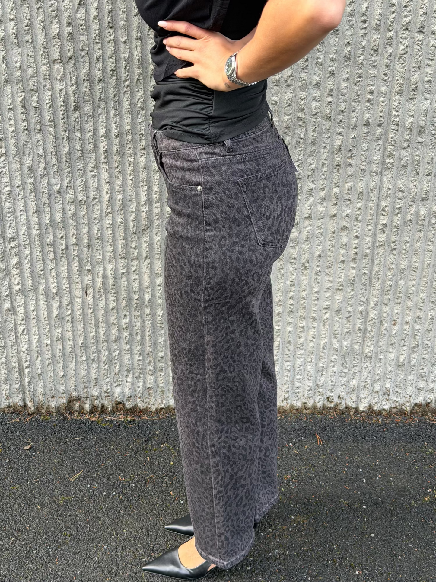 Leopard Wide Leg Jeans – Dark Grey