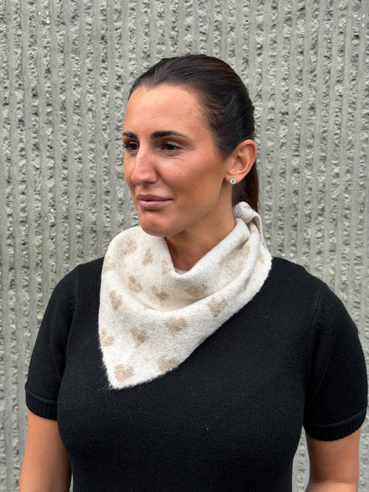 Heart Triangle Scarf- Cremé