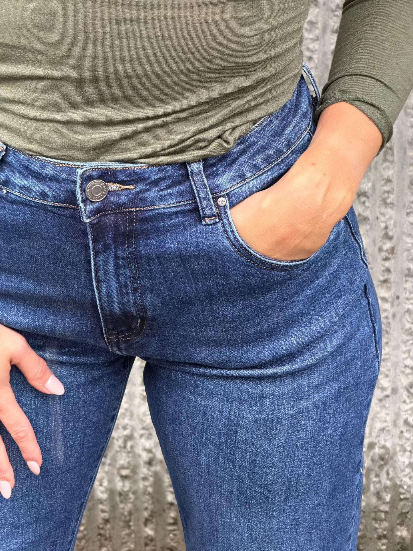 Cropped Barrel Jeans- Dark Blue