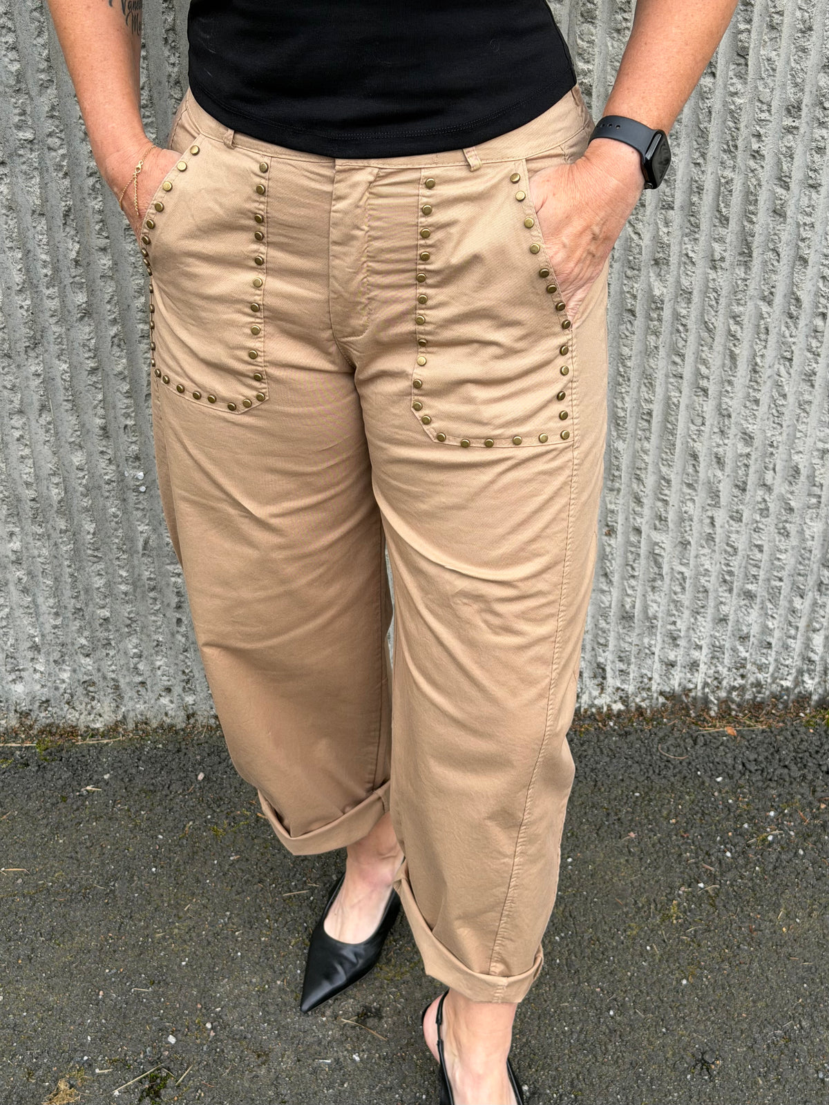 Barrel Studs – Beige