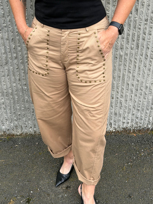 Barrel Studs – Beige